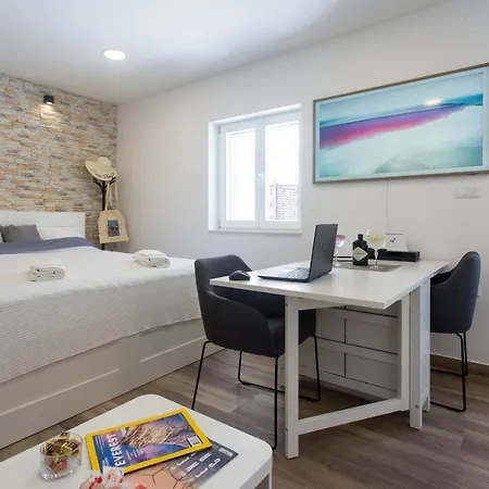 Nomadic Apartman *